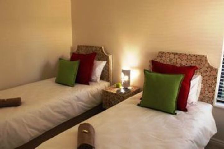 Room 5 of 11