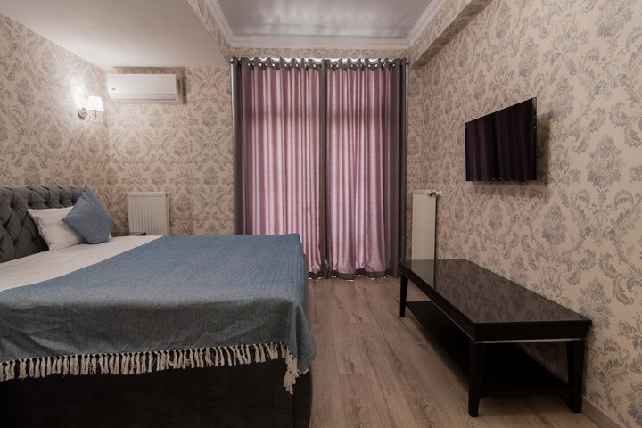 Room 27 of 151