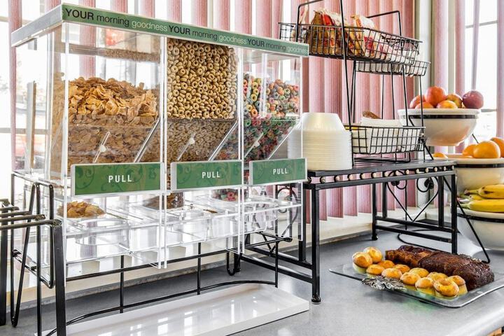 Breakfast/Coffee Service 19 of 25