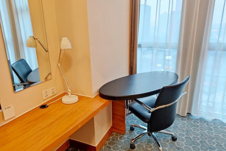 Room 10 of 42