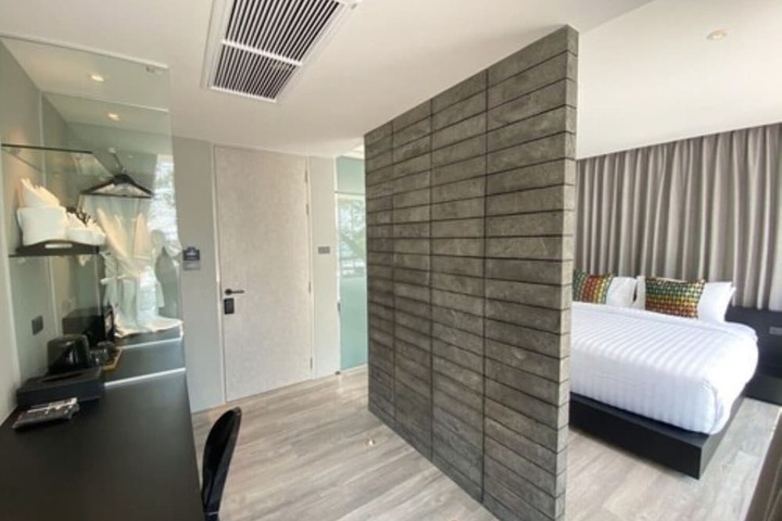 Room 11 of 52