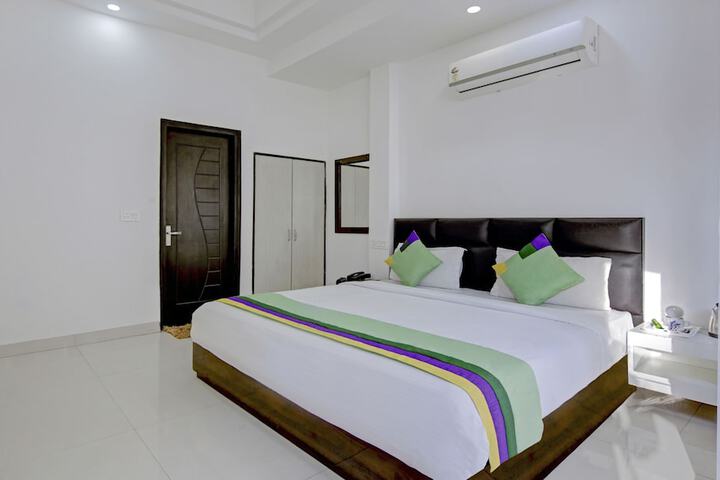 Room 20 of 37