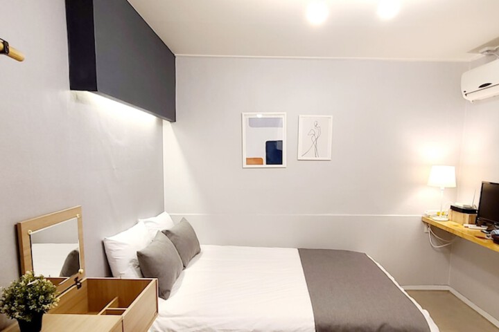 Room 43 of 84