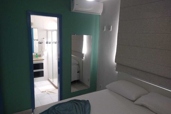 Room 5 of 8