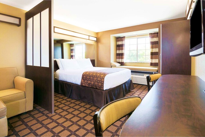 Suite 1 King Bed (1 of 4)