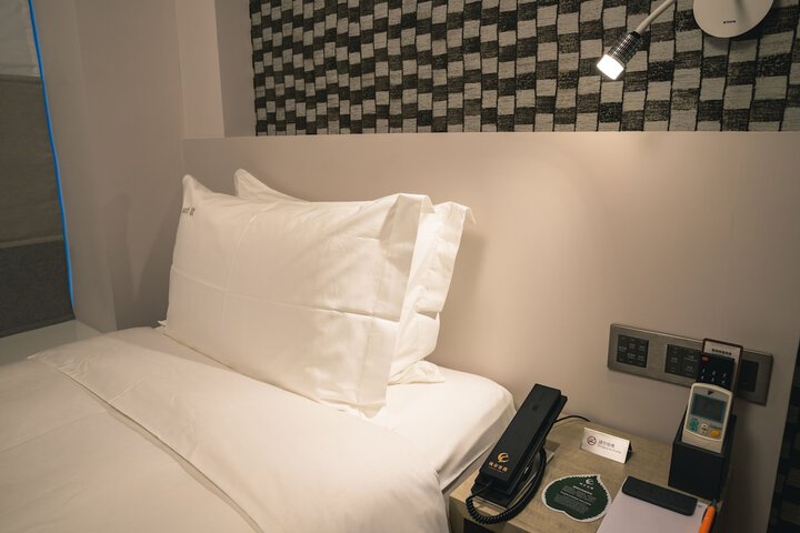 Room 7 of 24