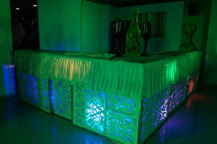 Lounge 9 of 13