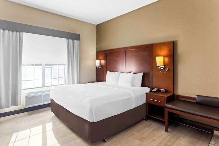 1 King Bed (16 of 21)