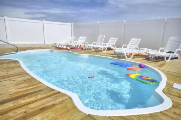Pool 12 of 18