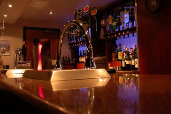 Lounge 41 of 53