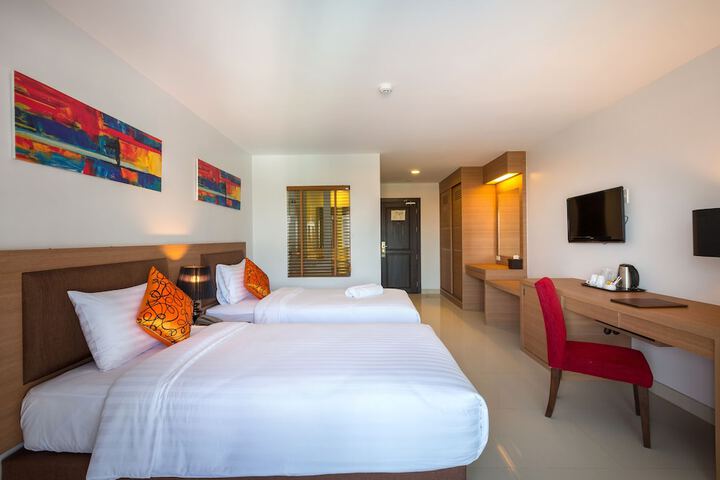 Room 33 of 103