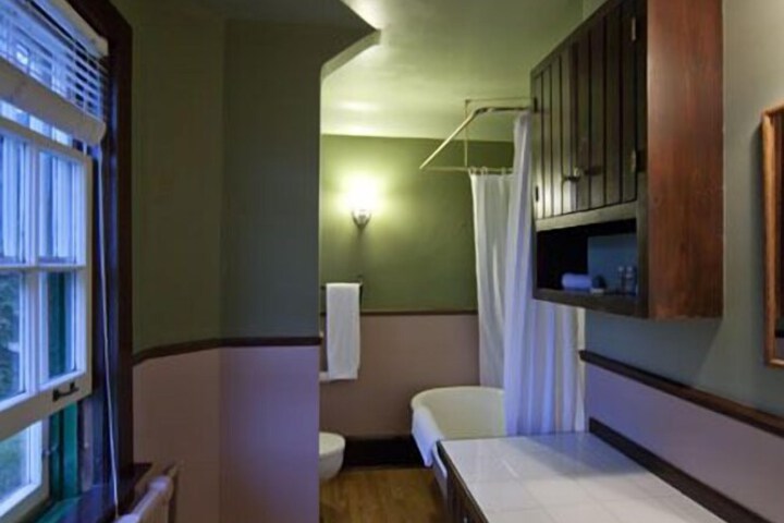 Room 14 of 34