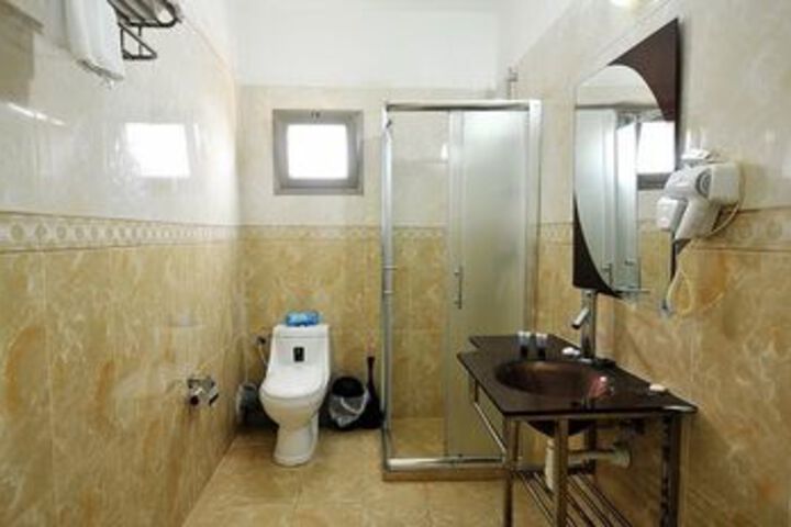 Room 4 of 32