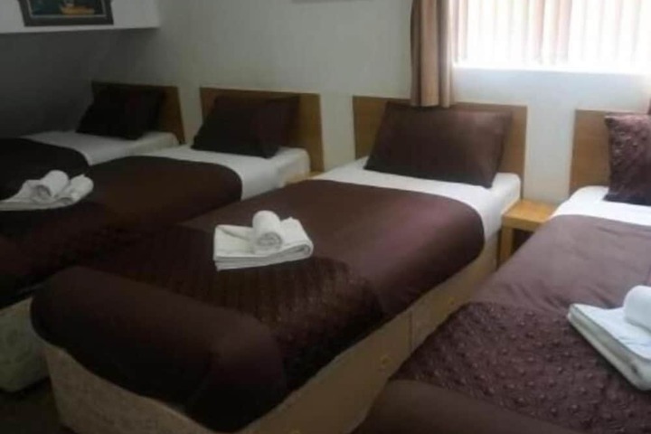 Room 10 of 18