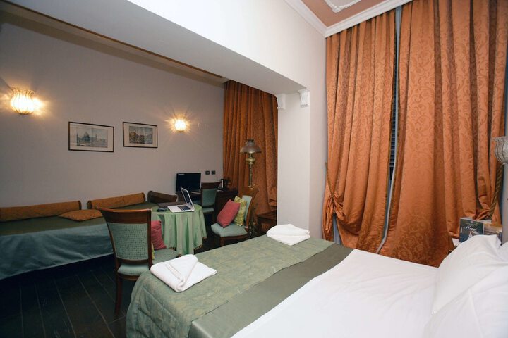 Room 32 of 98