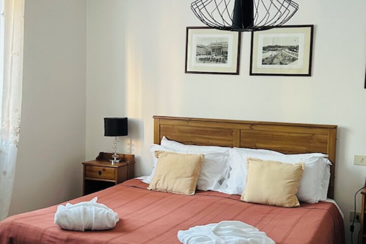 Room 27 of 38