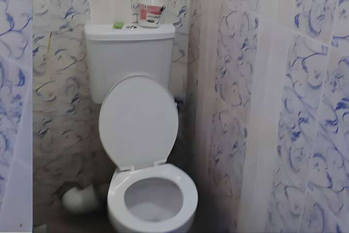 Room 8 of 10
