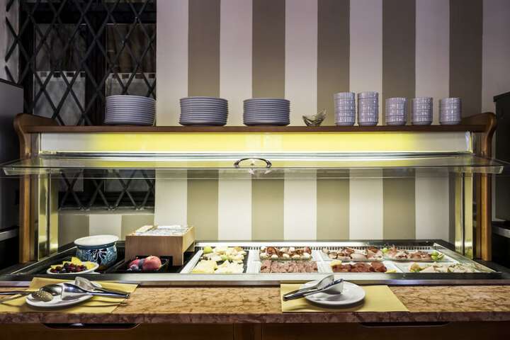 Dining 62 of 73