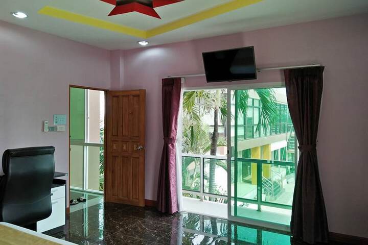 Room 15 of 16