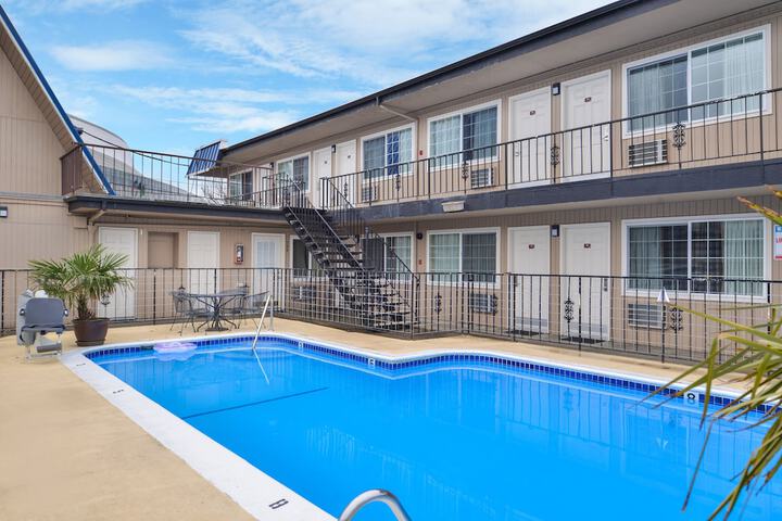 Pool 20 of 48