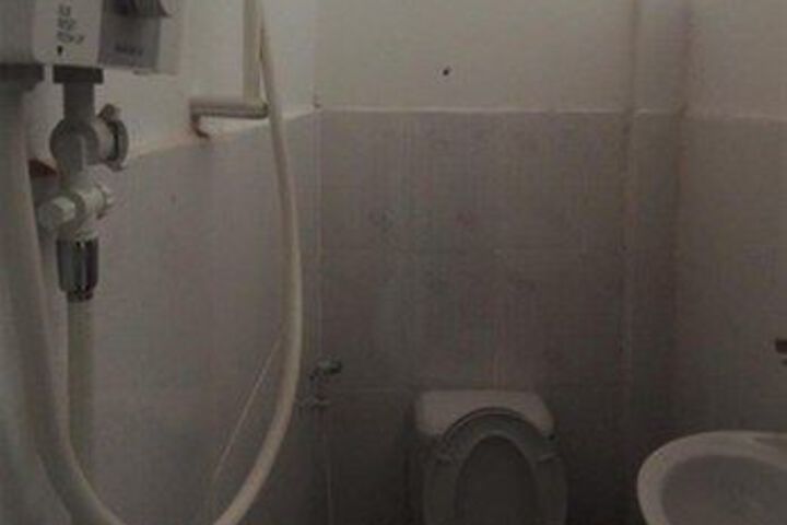 Room 4 of 28