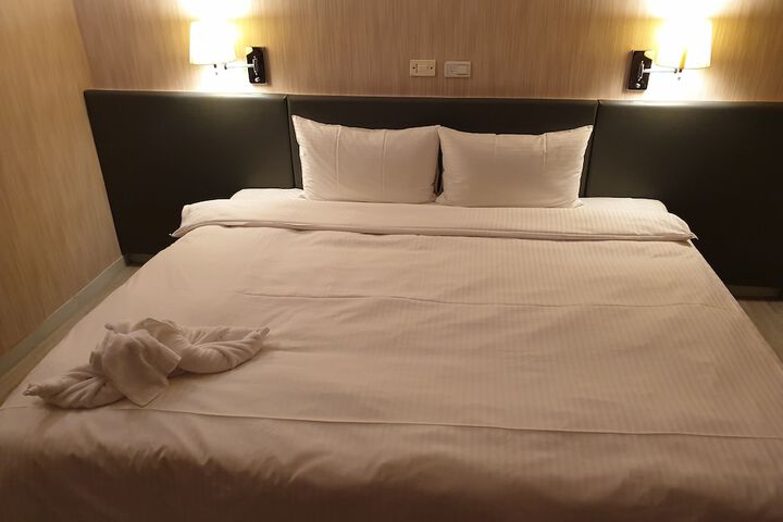Room 10 of 40