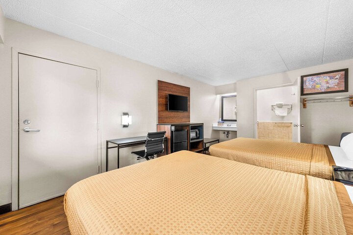 2 Double Beds (7 of 14)