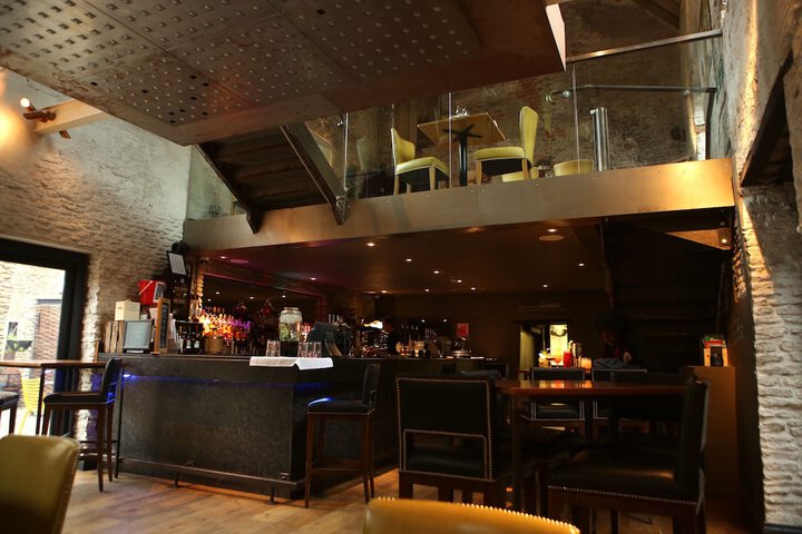 Lounge 54 of 65