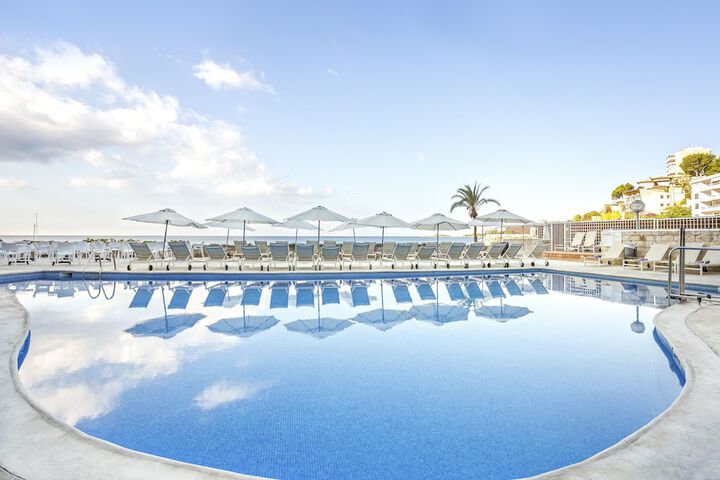 Hotel Pool