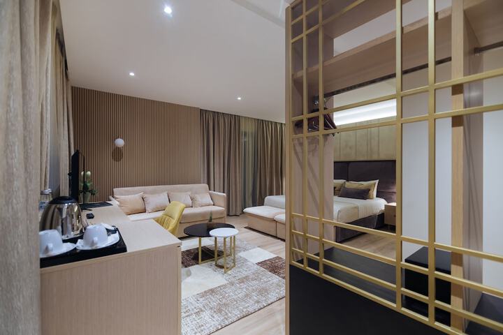 Room 13 of 43