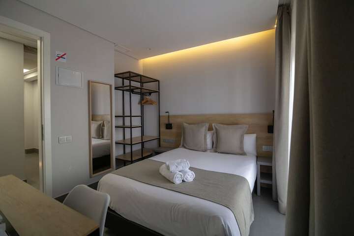 Room 6 of 120