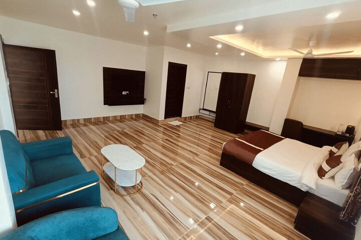 Room 21 of 36