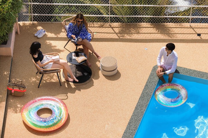 Pool 65 of 141