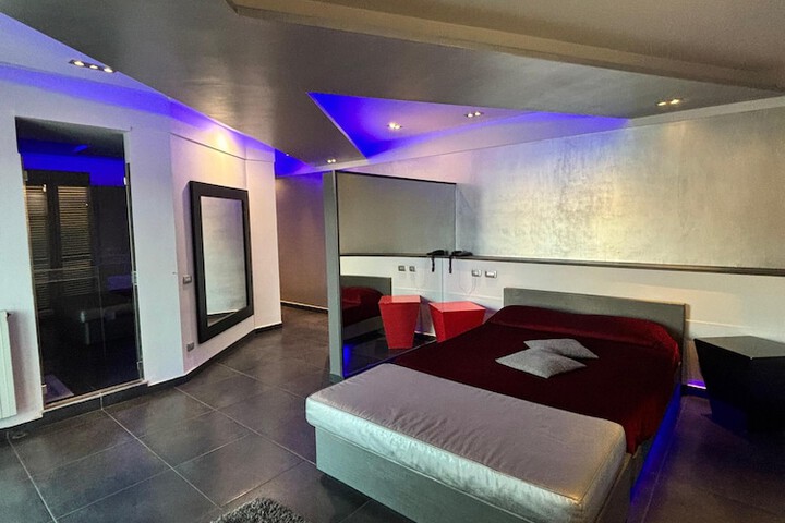 Room 7 of 10