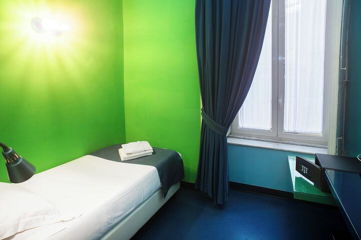 Room 107 of 144