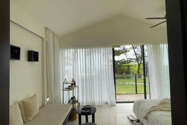 Room 15 of 49