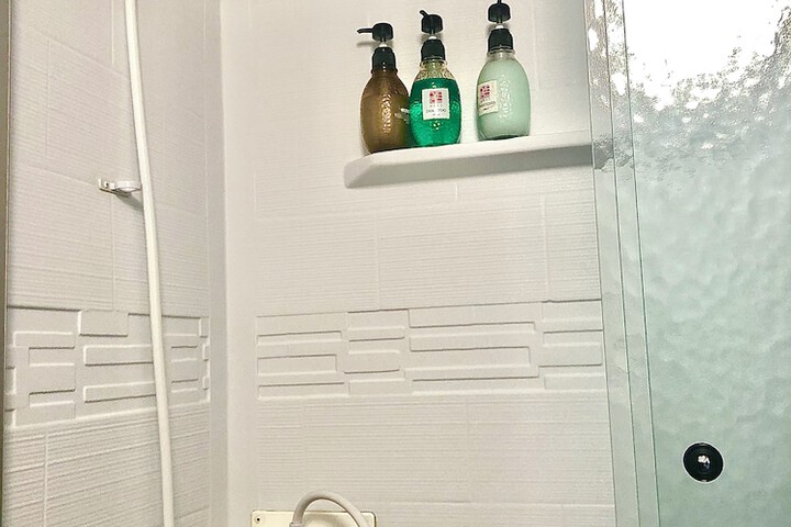 Room 10 of 14