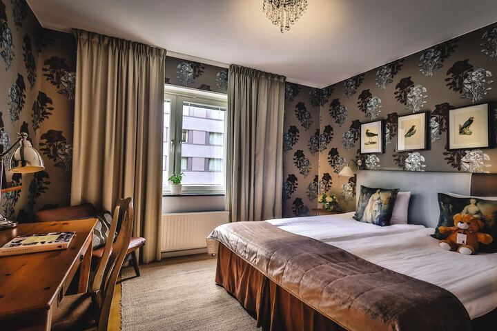 Room 93 of 132