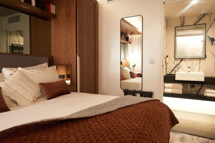 Room 6 of 75