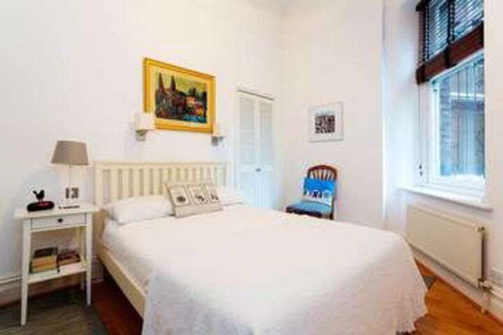 Room 6 of 11