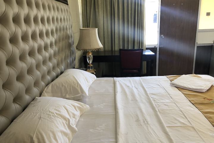 Room 25 of 80