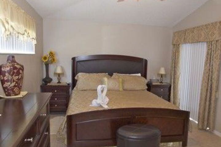 Room 2 of 3