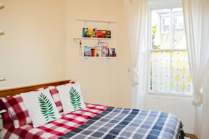 Room 6 of 20
