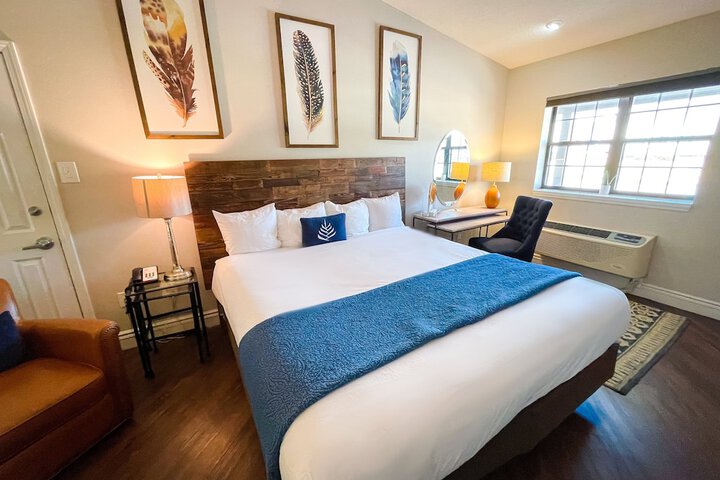 1 King Bed (12 of 15)