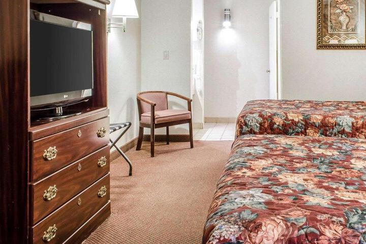 2 Double Beds (8 of 12)