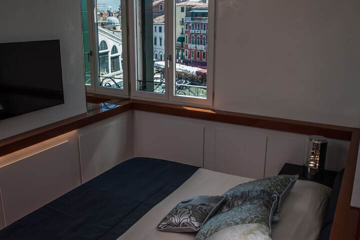 Room 56 of 77