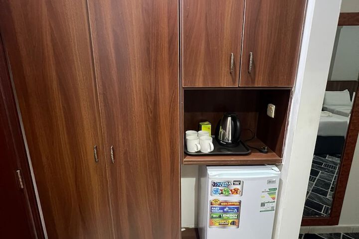 Room 3 of 32