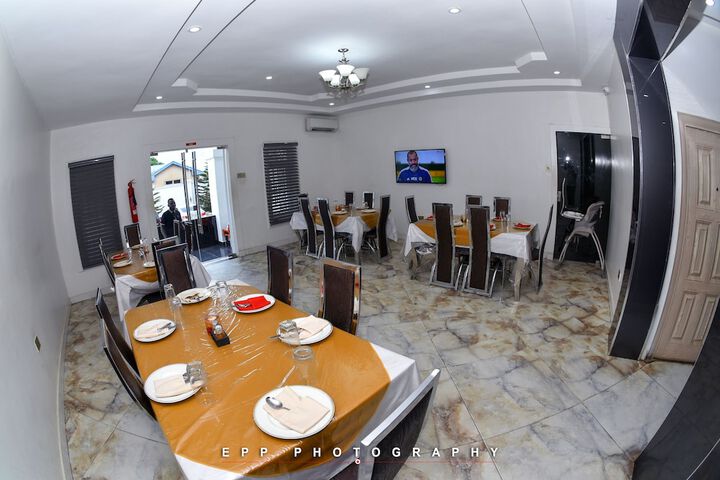 Dining 16 of 29