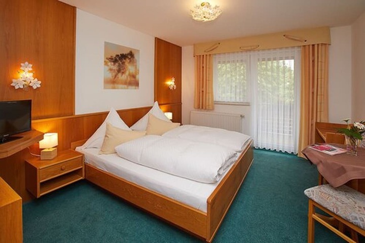 Room 10 of 60