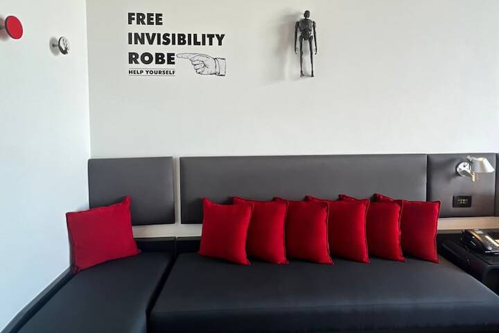 Room 44 of 100
